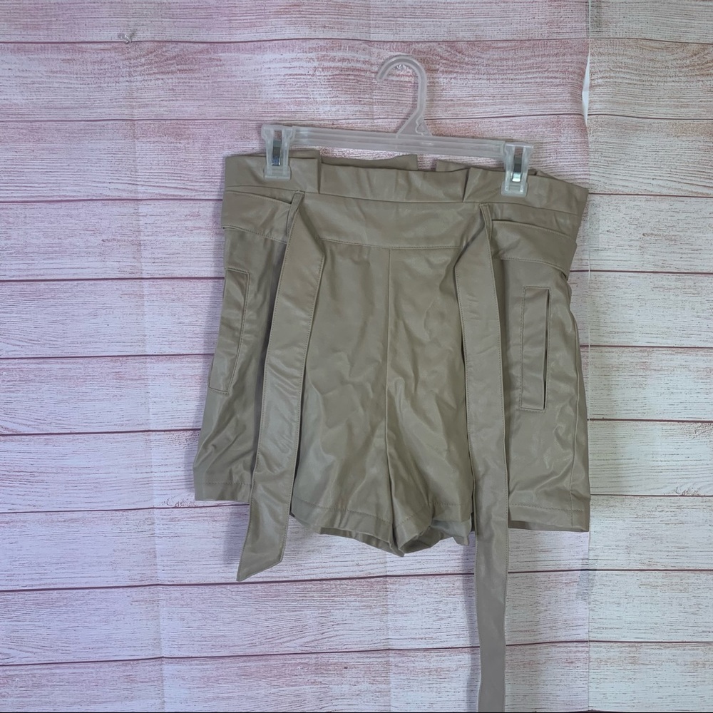 Boohoo High Waister Faux Leather Belted‎ Shorts Size 10